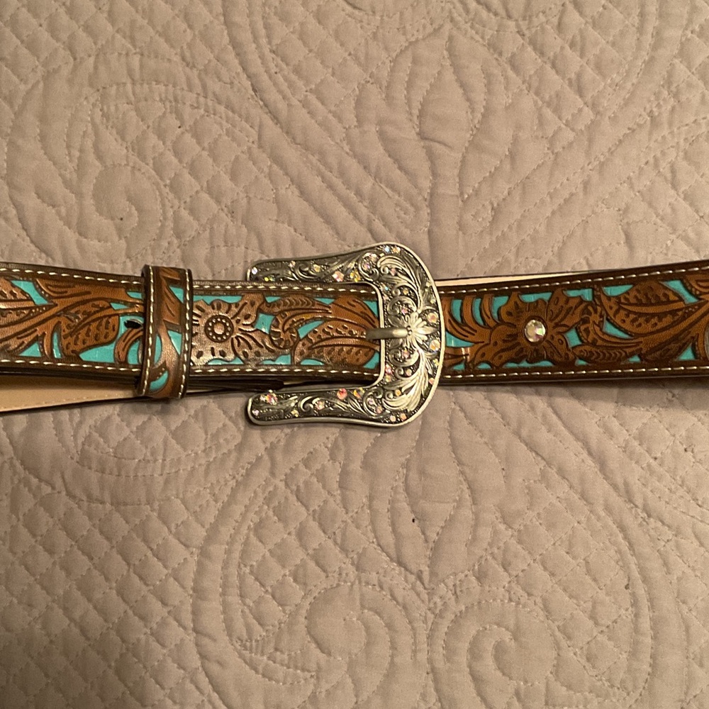 Brown Embossed Western Style Leather Belt with Silver Buckle - Picture 2 of 3